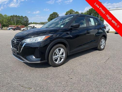 Super Black 2022 Nissan Kicks S