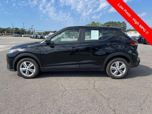 Super Black 2022 Nissan Kicks S
