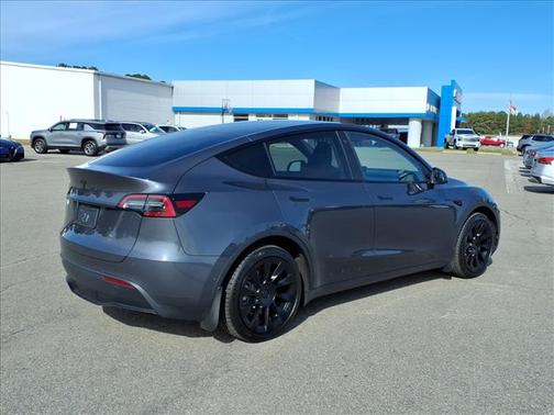 2022 Tesla Model Y Long Range Dual Motor All-Wheel Drive