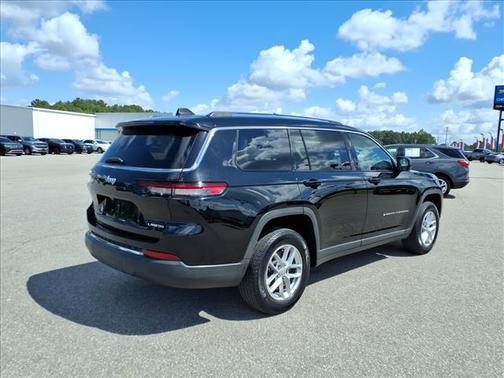 Diamond Black Crystal Pearlcoat 2022 Jeep Grand Cherokee L Laredo