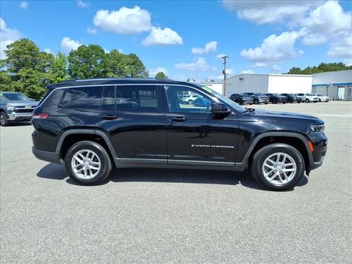 Diamond Black Crystal Pearlcoat 2022 Jeep Grand Cherokee L Laredo