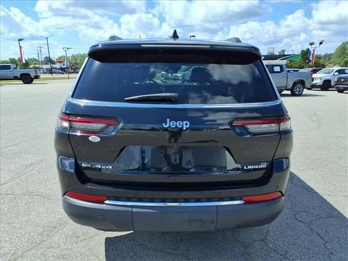 Diamond Black Crystal Pearlcoat 2022 Jeep Grand Cherokee L Laredo