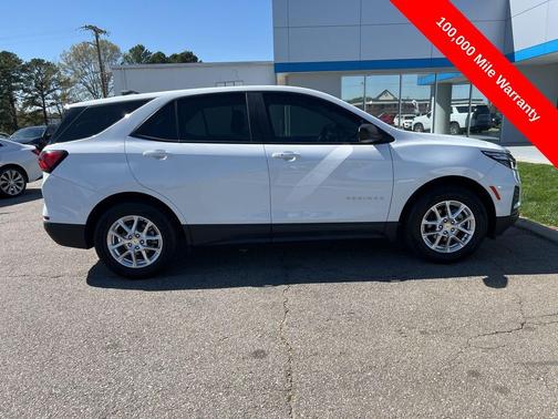 Summit White 2022 Chevrolet Equinox LS