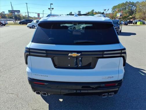 Polar White Tricoat 2026 Chevrolet Traverse High Country