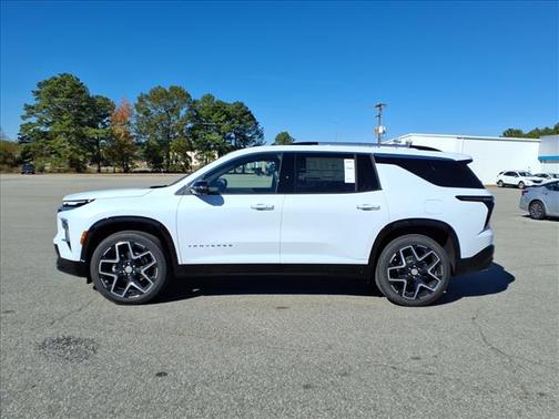 Polar White Tricoat 2026 Chevrolet Traverse High Country