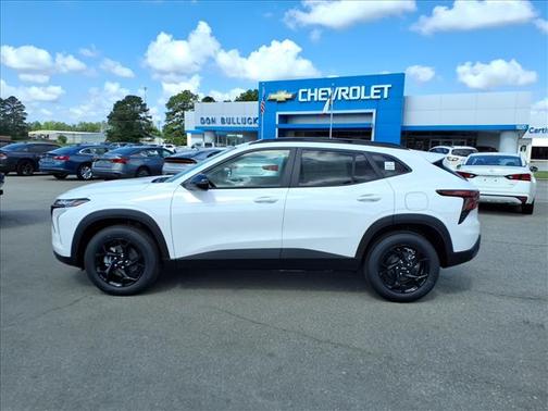 Summit White 2026 Chevrolet Trax LT