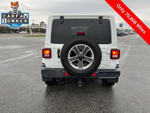 Bright White Clearcoat 2019 Jeep Wrangler Unlimited Sahara