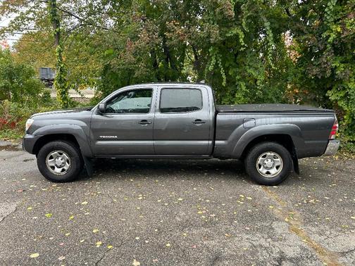 Gray 2015 Toyota Tacoma V6 NATL