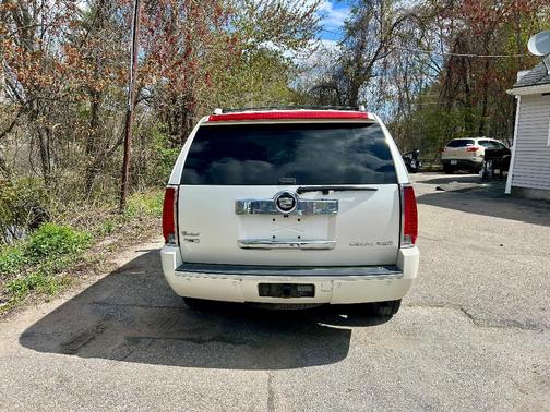 White 2011 Cadillac Escalade Premium