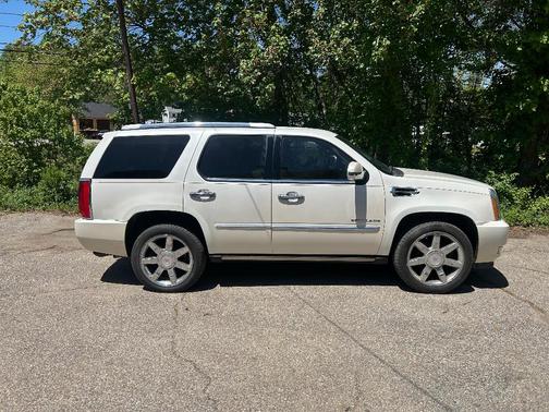 White 2011 Cadillac Escalade Premium