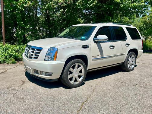 White 2011 Cadillac Escalade Premium