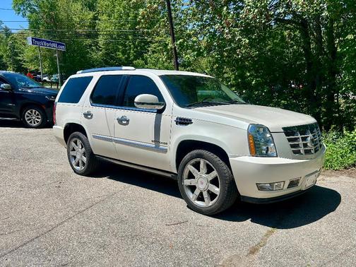 White 2011 Cadillac Escalade Premium