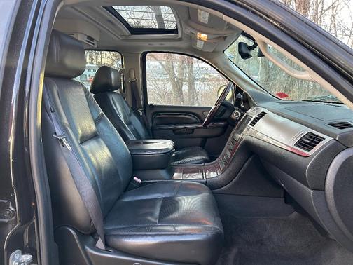 2011 Cadillac Escalade Luxury