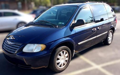 2006 Chrysler Town & Country Base