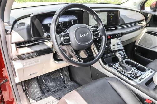 2023 Kia Carnival SX