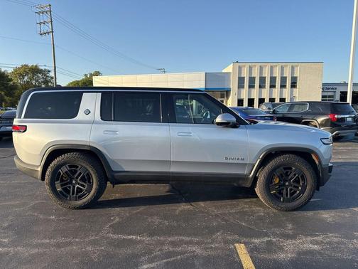 2023 Rivian R1S Adventure