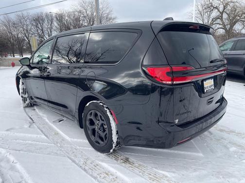 2022 Chrysler Pacifica Hybrid Touring L