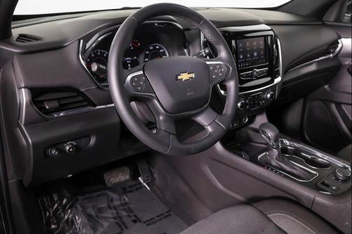 Mosaic Black Metallic 2023 Chevrolet Traverse LT Cloth