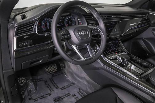 Daytona Gray Pearl Effect 2022 Audi Q8 55 Prestige