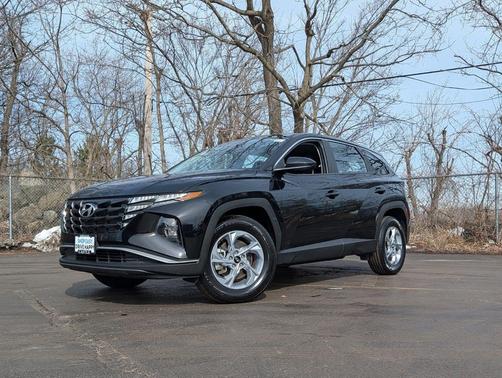 Black Pearl 2024 Hyundai TUCSON SE