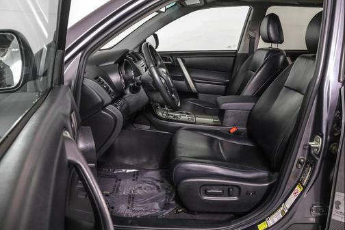 2012 Toyota Highlander SE