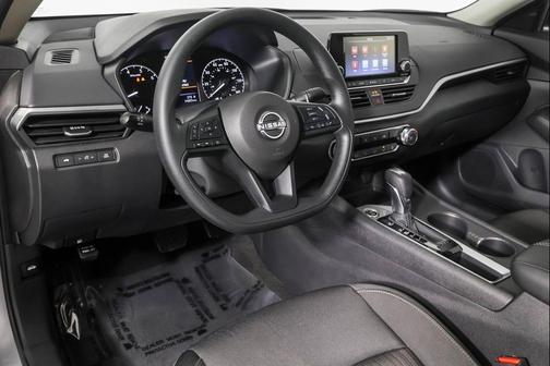 Brilliant Silver Metallic 2024 Nissan Altima S FWD