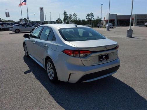 Photo 5 of 30 of 2020 Toyota Corolla LE