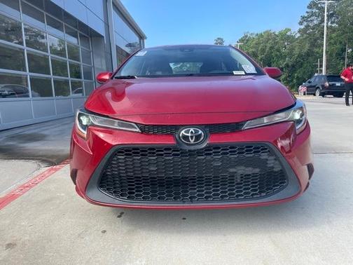 Photo 2 of 8 of 2020 Toyota Corolla LE