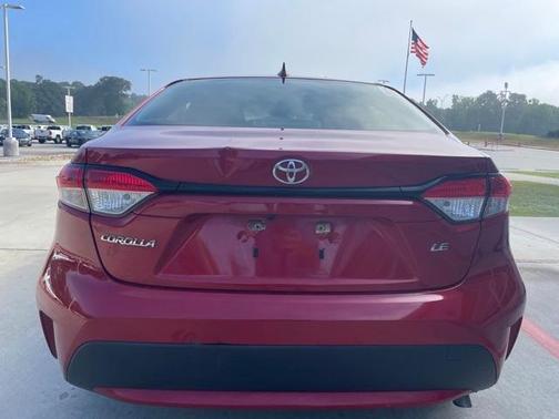 Photo 4 of 8 of 2020 Toyota Corolla LE