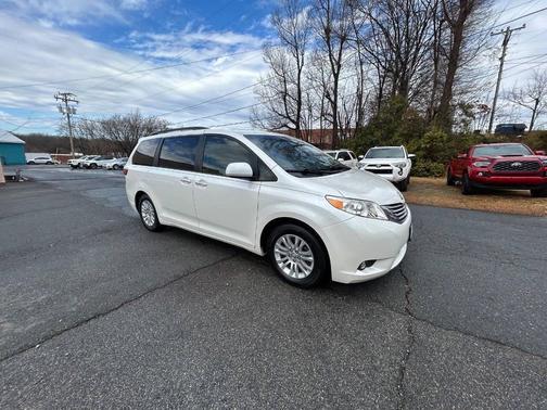 2015 Toyota Sienna XLE Premium
