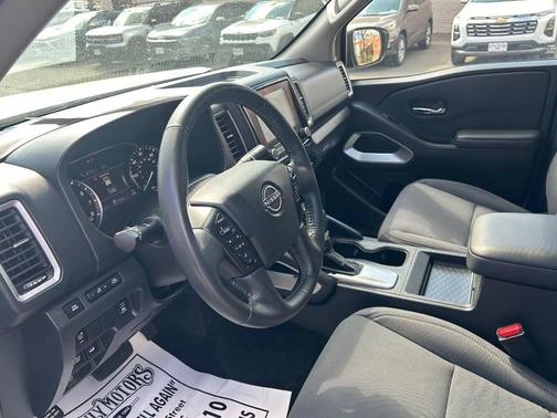 2023 Nissan Frontier SV