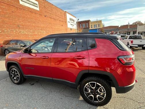2025 Jeep Compass Trailhawk