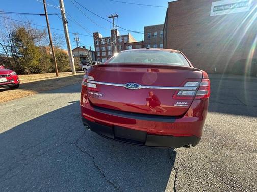 2016 Ford Taurus SEL