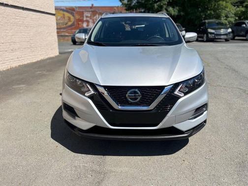 Brilliant Silver Metallic 2020 Nissan Rogue Sport SV
