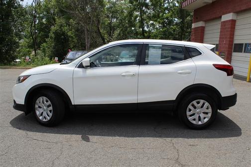 Glacier White 2018 Nissan Rogue Sport S
