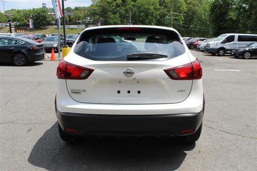 Glacier White 2018 Nissan Rogue Sport S