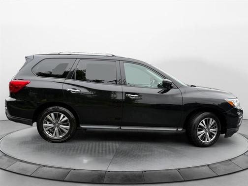 2019 Nissan Pathfinder SL