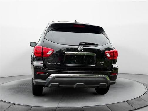 2019 Nissan Pathfinder SL