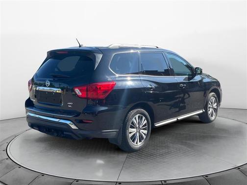 2017 Nissan Pathfinder SL