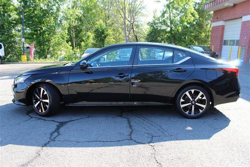 Black 2019 Nissan Altima 2.5 SR