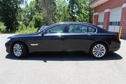 Cream 2015 BMW 740 Li