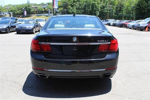 Cream 2015 BMW 740 Li