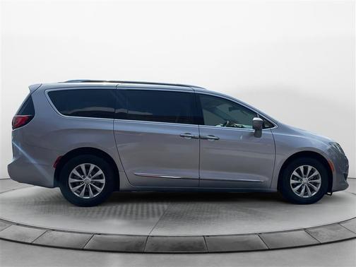 2018 Chrysler Pacifica Touring-L