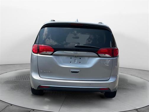 2018 Chrysler Pacifica Touring-L