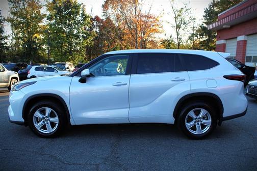 2024 Toyota Highlander LE