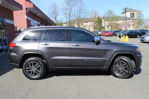 Granite Crystal Metallic Clearcoat 2017 Jeep Grand Cherokee Limited