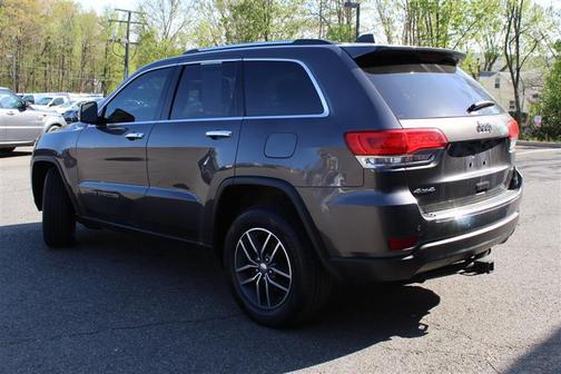 Granite Crystal Metallic Clearcoat 2017 Jeep Grand Cherokee Limited