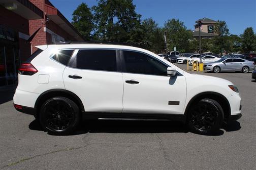 White 2017 Nissan Rogue SV