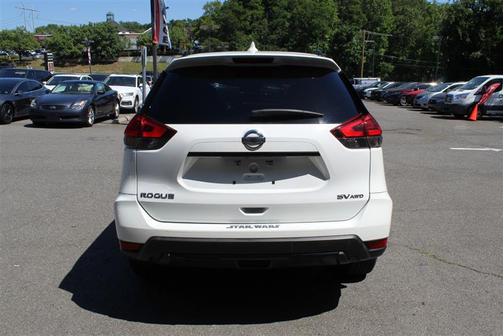 White 2017 Nissan Rogue SV