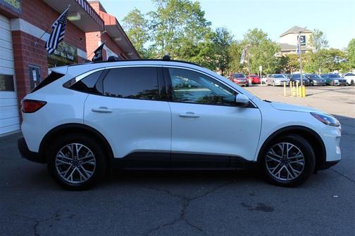 White 2022 Ford Escape SEL